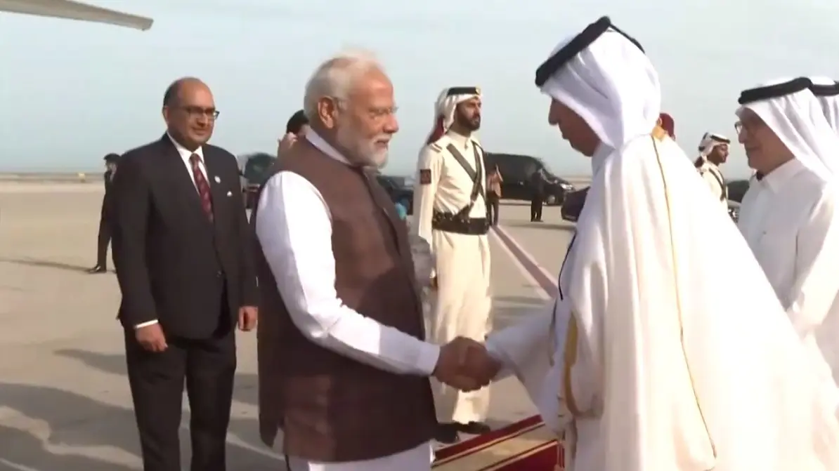 PM Modi Meets qatar emir returning delhi