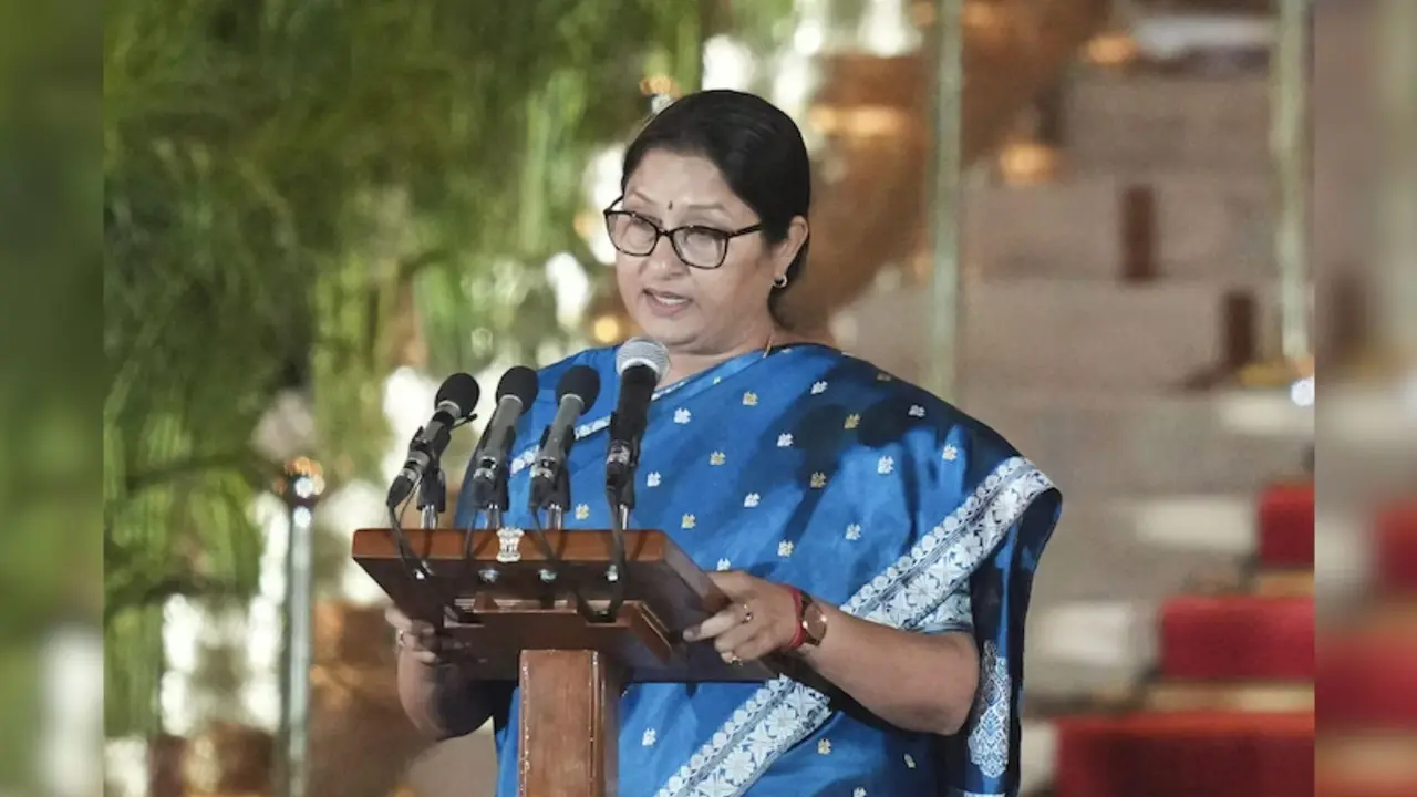 अन्नपूर्णा देवी ने संभाला महिला एवं बाल विकास मंत्रालय का कार्यभार, स्मृति ईरानी से की मुलाकात Annapurna Devi