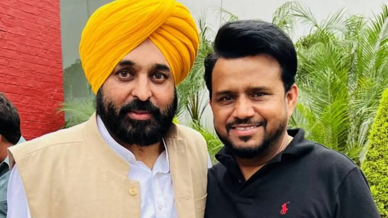 BREAKING: AAP ने जारी की लिस्ट...फरीदकोट से CM भगवंत मान के करीबी कॉमेडियन को टिकट, देखें पूरी लिस्ट bhagwant mann and karamjeet anmol