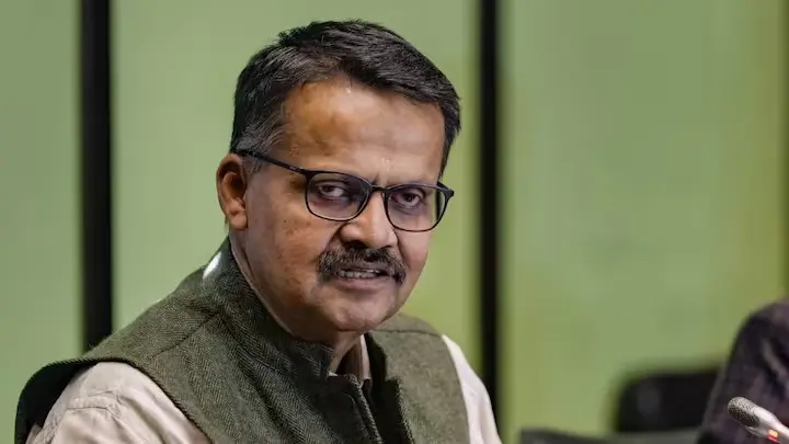 लोकसभा चुनाव से पहले BJD को बड़ा झटका, BJP में शामिल हुए सांसद महताब BJD Leader Bhartrihari Mahtab