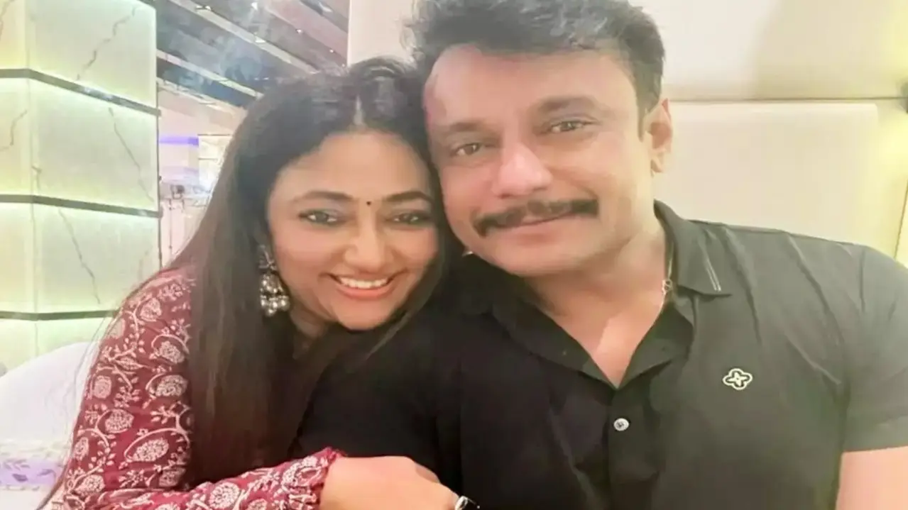 Darshan with Wife Vijayalakshmi