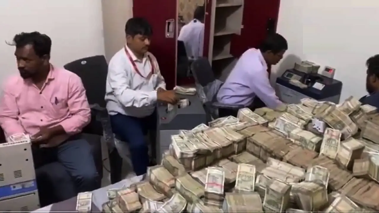 ed recovered 20 crore cash in jharkhand
