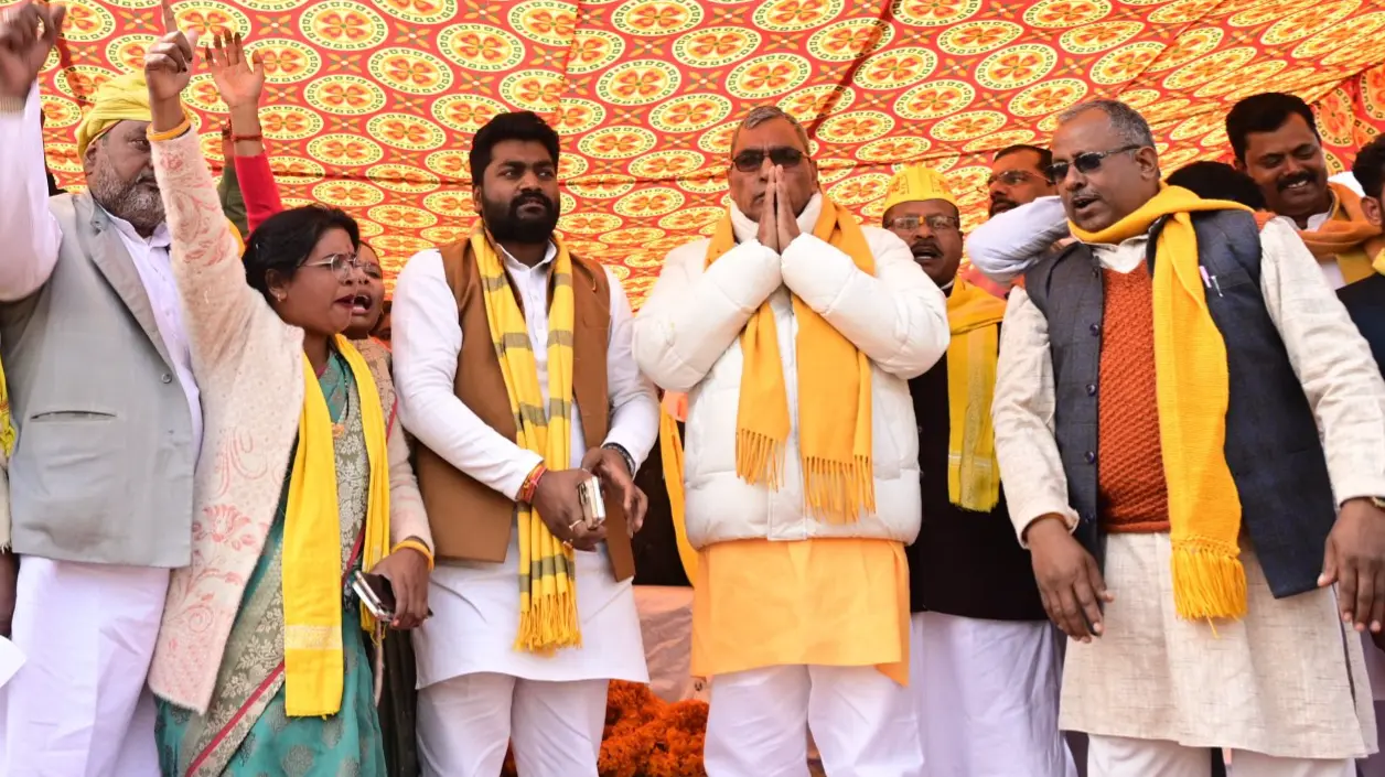 dr arvind rajbhar ghosi seat candidate with father op rajbhar