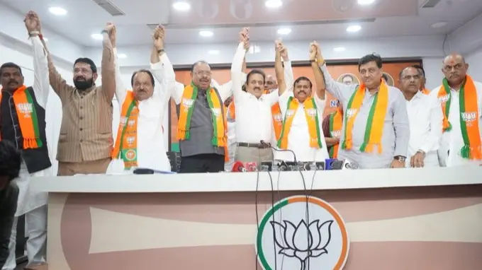 maharashtra congress leader valvi joins bjp