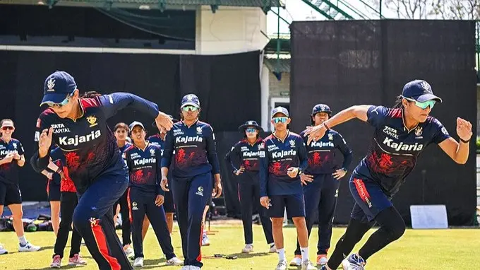 WPL Playoffs Scenario: बीच मझधार में फंसी RCB, सफर खत्म या पिक्चर अभी बाकी? समझें पूरा समीकरण WPL Playoffs Scenario