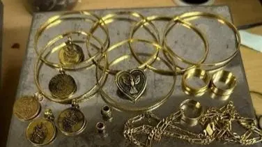 mumbai custom seize gold worth crores