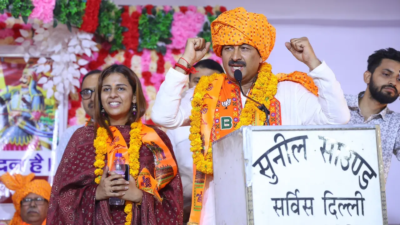 daughter rhiti with father manoj tiwari