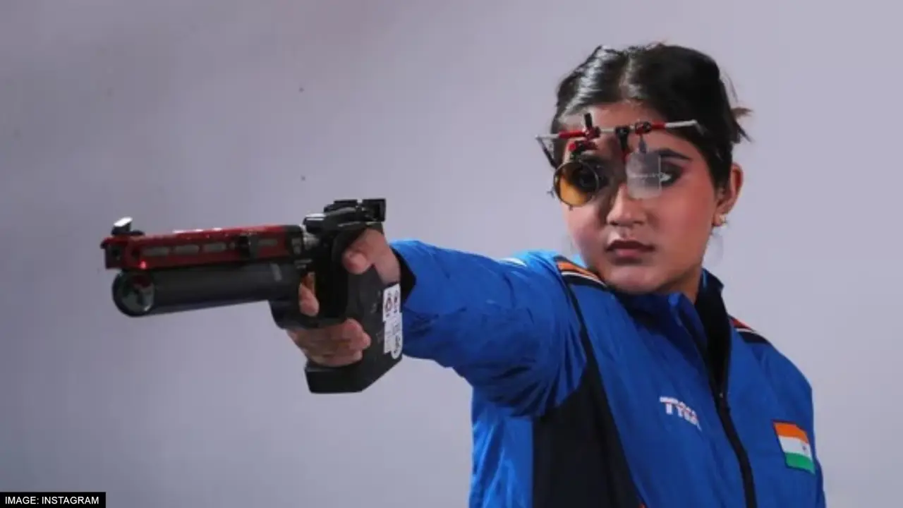 Isha Singh in the final of 25 meter pistol event in Shooting World Cup