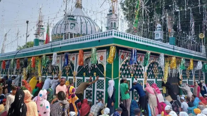 Piran Kaliyar Sharif Dargah