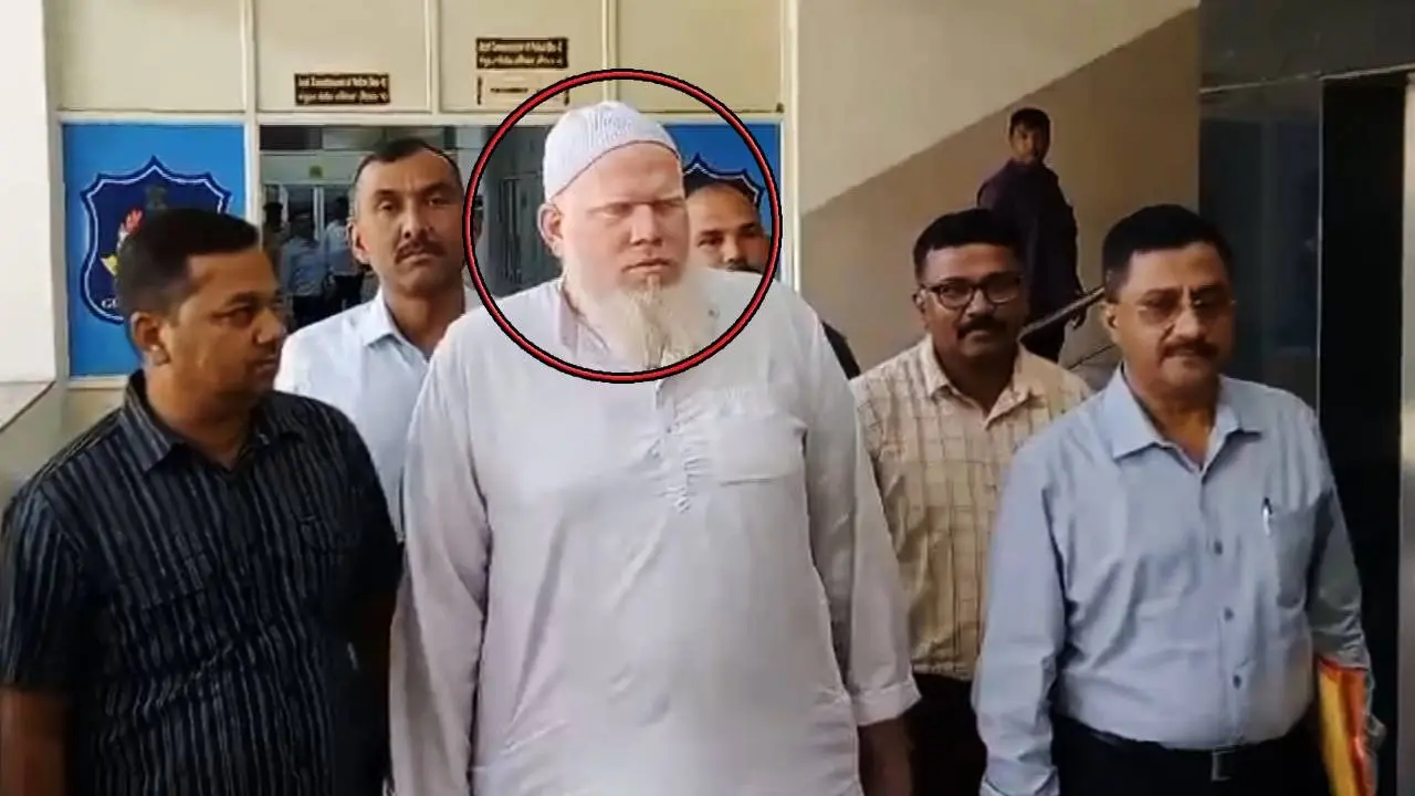 surat police arrested Maulvi