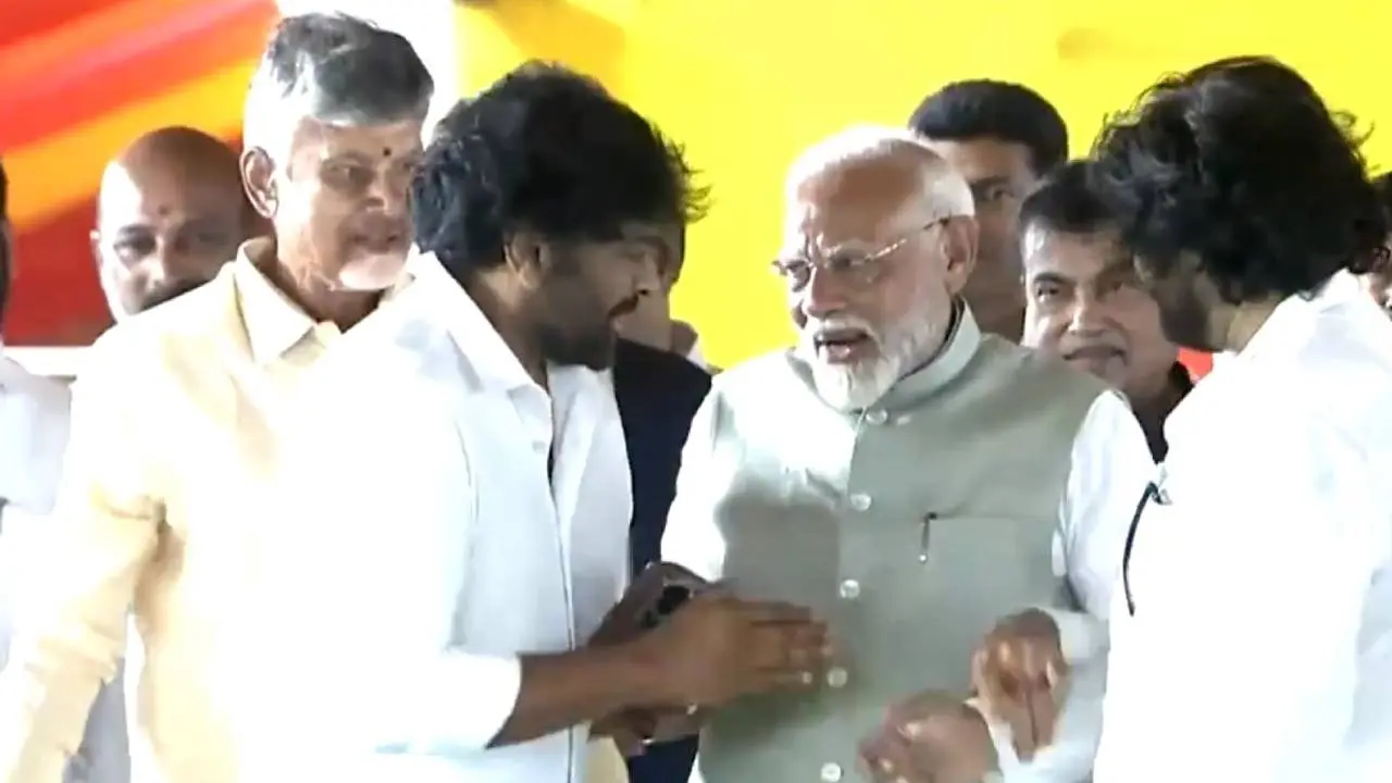 pm modi meets pawan kalyan and chiranjeevi