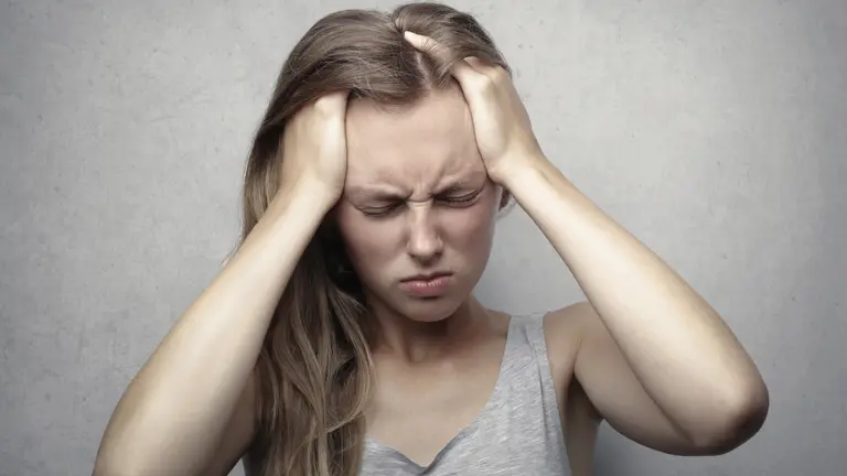 Headache: सिर में दर्द होने का मुख्य कारण क्या है? जानें कैसे करें दूर headache