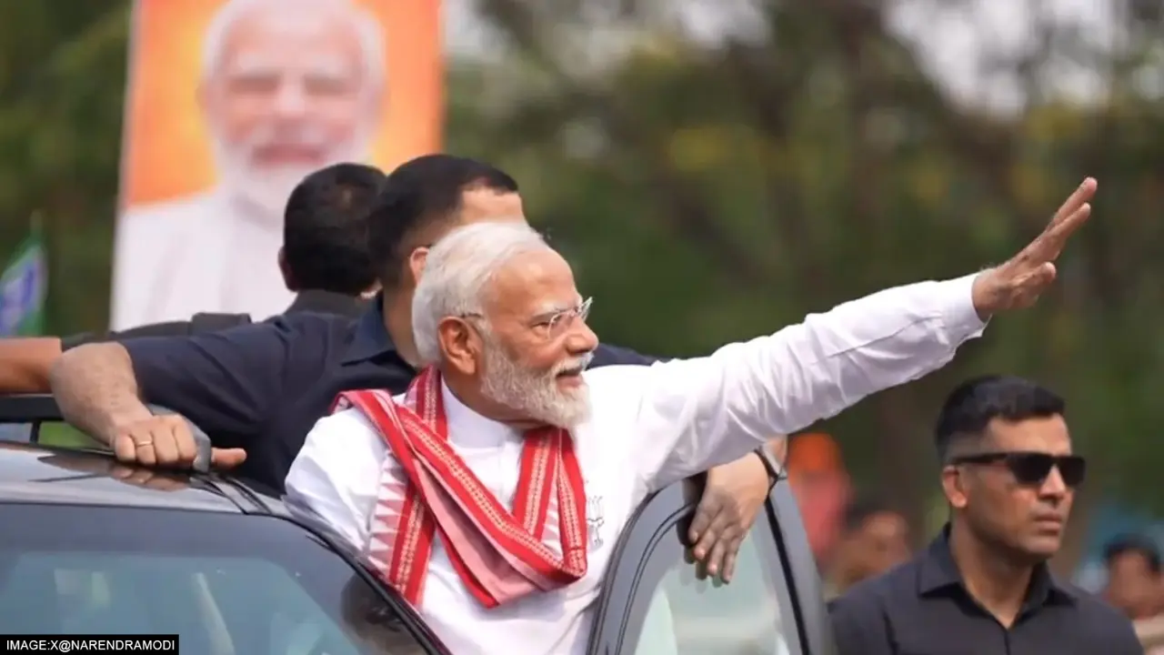 Prime Minister Modi reached Kolkata, will address four rallies in West Bengal on Sunday