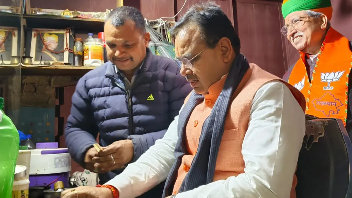 cm bhajanlal sharma at hair saloon bikaner