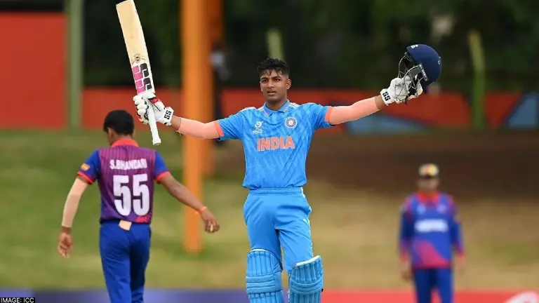 Sachin Dhas: पिता सचिन के भक्त... मां इंस्पेक्टर, U19 वर्ल्ड कप स्टार से जुड़ी 5 दिलचस्प बातें India U19 World Cup Semfinal Win Hero Sachin Dhas
