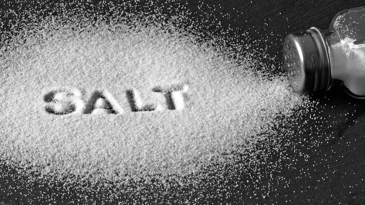 Shocking! Study Reveals ALL Indian Salt And Sugar Brands Contain Microplastics salt