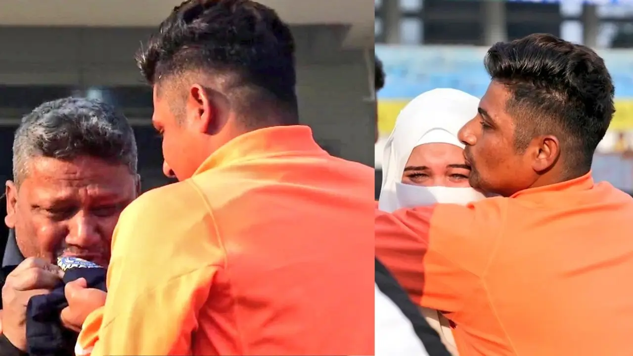 sarfaraz khan father gets emotional