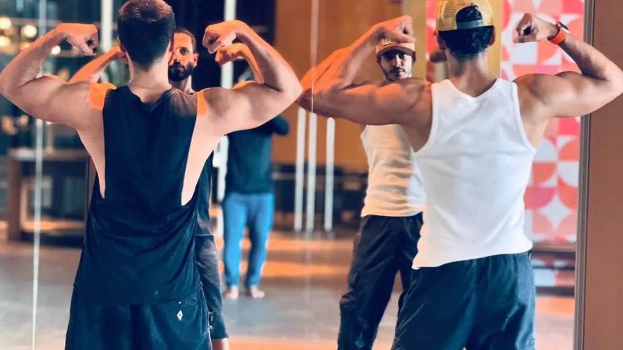 Shahid Ishaan Chemistry: शाहिद कपूर ने दिखाए ईशान खट्टर संग डोले, छाई भाईयों की केमिस्ट्री Shahid Ishaan Chemistry