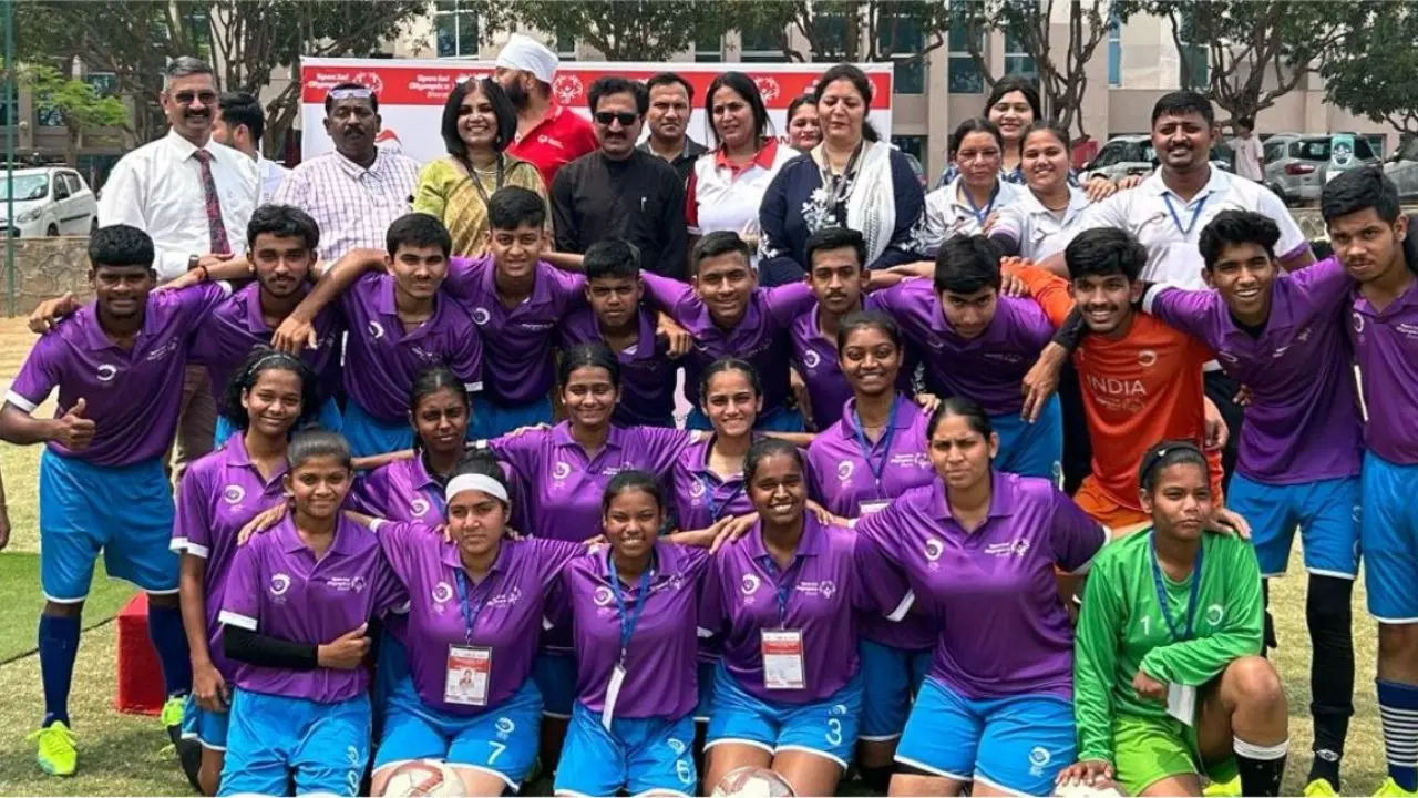ढाका में स्पेशल ओलंपिक दक्षिण एशिया फुटबॉल टूर्नामेंट के लिए रवाना भारतीय टीम SOB Send off to indian contingent for unified football tournament