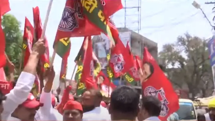 BJP-SP workers clash in Rae Bareli