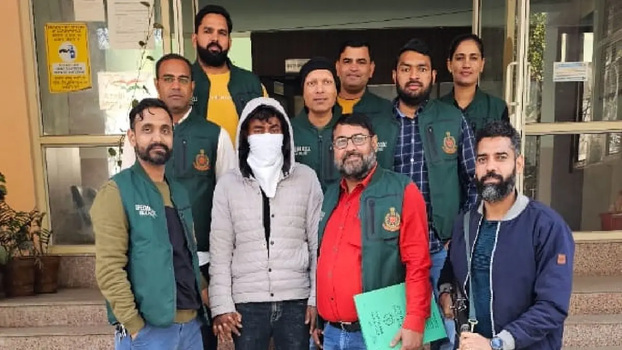 Arms supplier arrested with 10 pistols