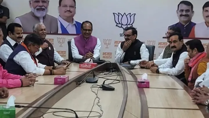 Congress leader and ex-Union minister Suresh Pachouri, ex-MP Rajukhedi joins BJP
