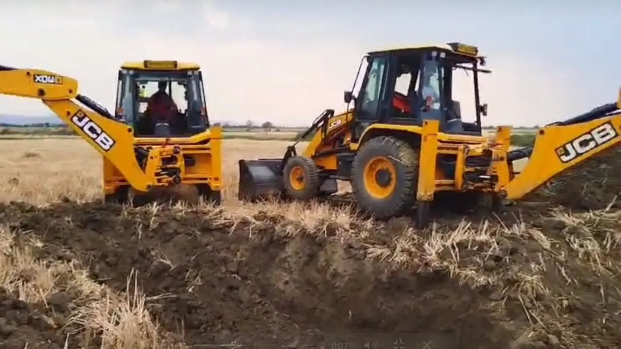 MP 6 year old fell into 60 feet deep borewell