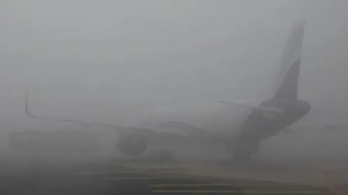 Thick Smog Blankets Delhi Amid Poor Air Quality; 10 Flights Diverted Due to Zero Visibility at IGI Flights were delayed amid dense fog cover in Delhi