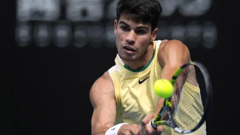 Carlos Alcaraz cruises into fourth round of Australian Open, Paul beaten Carlos Alcaraz