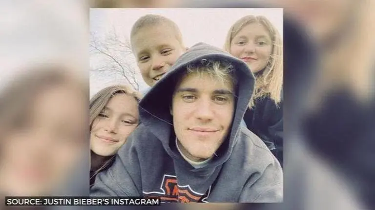 Justin Bieber sings 'One Less Lonely Girl' with siblings, shows off proud big-brother side justin bieber