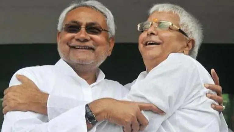 Lalu Prasad Yadav speaks to Nitish Kumar, thanks him for returning to Mahagathbandhan Nitish Kumar