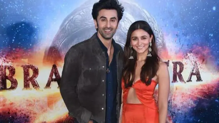 Ranbir Kapoor-Alia Bhatt make fans go 'OMG' as new 'Brahmastra' still surfaces online Ranbir Kapoor, alia bhatt, brahmastra