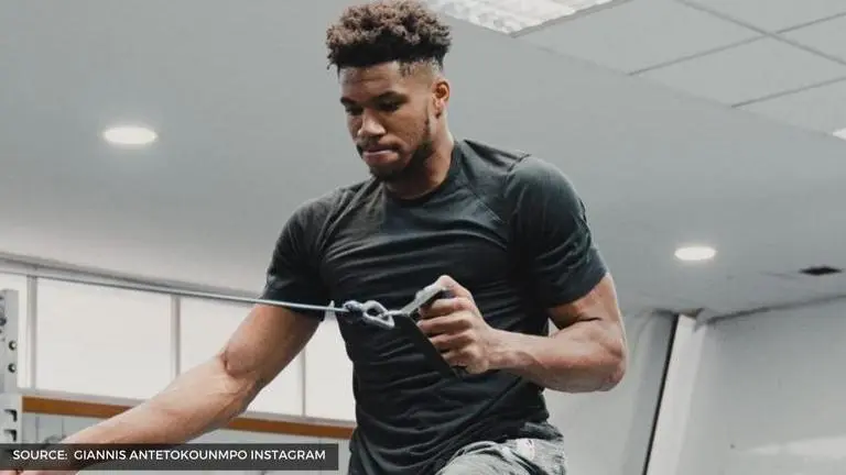 Giannis Antetokounmpo loses $25 million off 'supermax' contract due to coronavirus losses Giannis Antetokounmpo