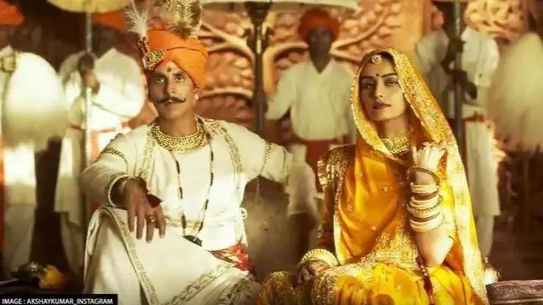 Akshay Kumar urges fans to not give out 'Samrat Prithviraj' spoilers; 'It's awe-inspiring' Samrat Prithviraj