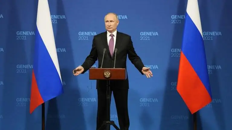 Russian president pays homage to Unknown Soldier Vladimir Putin