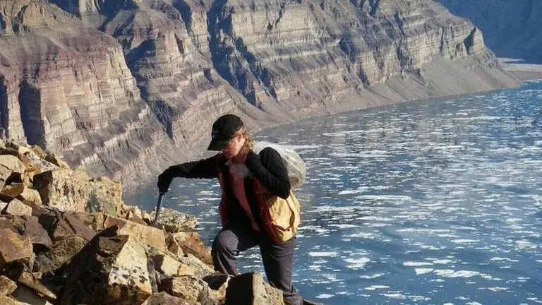 Canada: 890-million-yr-old sponge fossils believed to be the earliest sign of animal life Canada