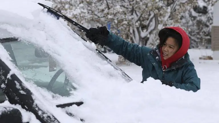 Health workers stuck in snow give drivers vaccine