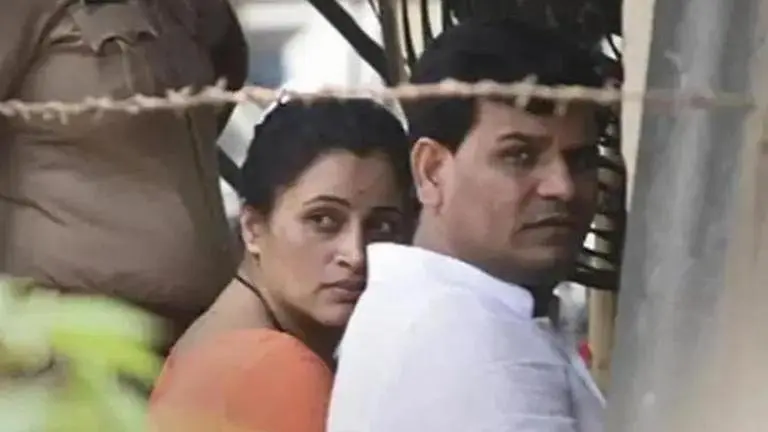 Mumbai Sessions Court reserves order on Navneet, Ravi Rana's bail plea for May 4 Bombay court