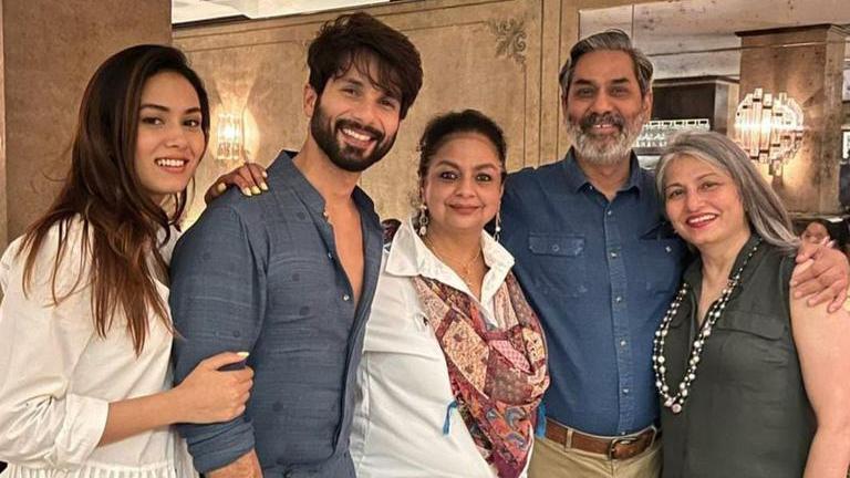 shahid kapoor mother and father photo