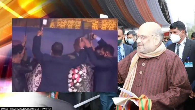 In Kashmir, Amit Shah removes bulletproof screen 'to speak frankly with youth, J&K people' Amit Shah