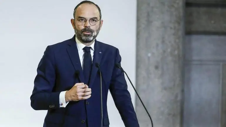 France PM Edouard Philippe urges May 11 public transport opening