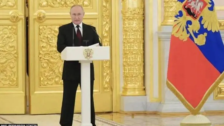 Ex-CIA chief dubs Putin 'dead man walking', predicts regime change in Moscow Putin