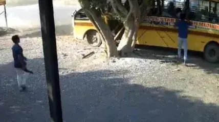 Pune: Speeding school bus crashes into tree, students injured ...