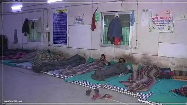 Amid lockdown, stranded workers approach Delhi night shelters for food and accommodation Delhi