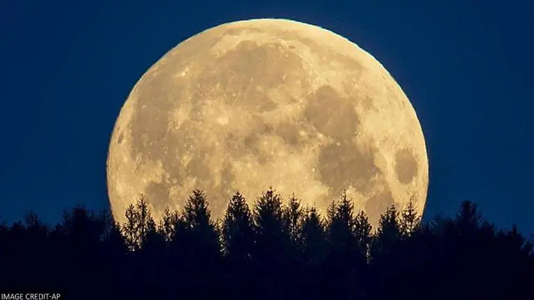 Scientists discover solar radiation could be key source of Moon's iron nanoparticles solar-driven change