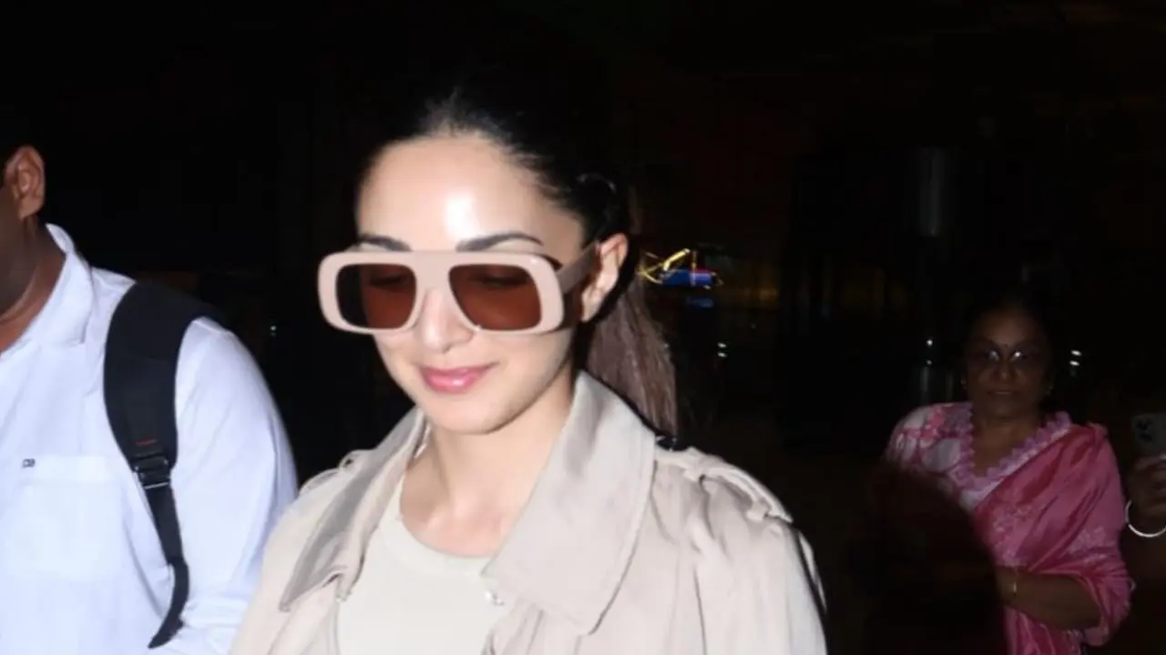 Kiara Advani Schools Paps As They Wish Her 'Happy Birthday' On Wrong Day | Watch Kiara Advani