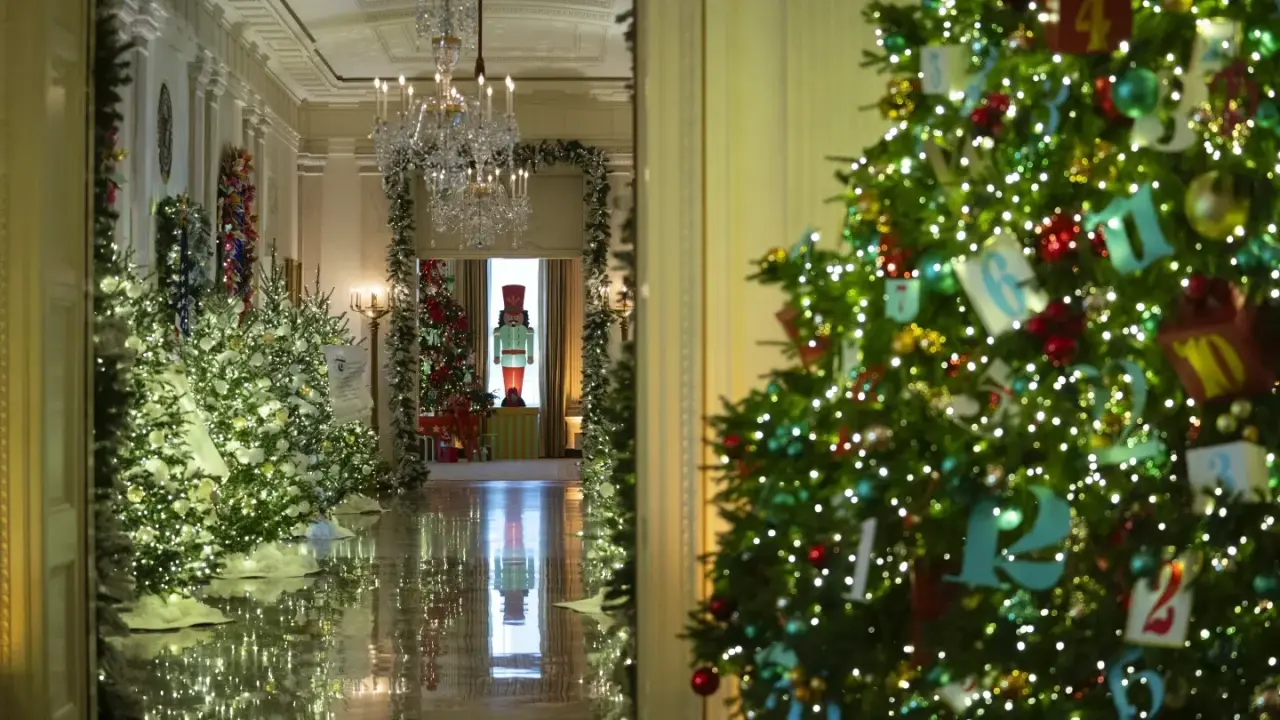 Dollar under pressure on rate cut wagers amid bleak holiday market White House halls ahead of holidays.
