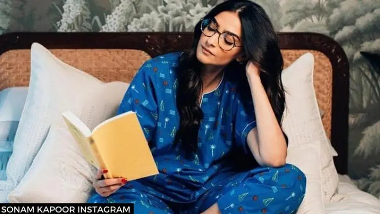 Sonam Kapoor Ahuja is ‘feeling good in glam’; fans think she "looks like Madhuri' Sonam Kapoor Ahuja