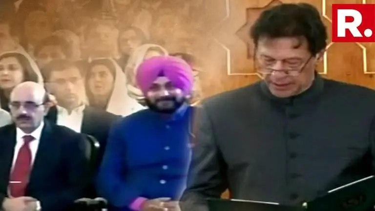 'Had nobody come, it would have looked bad', says Navjot Singh Sidhu after hugging the Pak Army chief and sitting next to the PoK President at Imran Khan's swearing-in 'Had nobody come, it would have looked bad', says Navjot Singh Sidhu after hugging the Pak Army chief and sitting next to the PoK President at Imran Khan's swearing-in