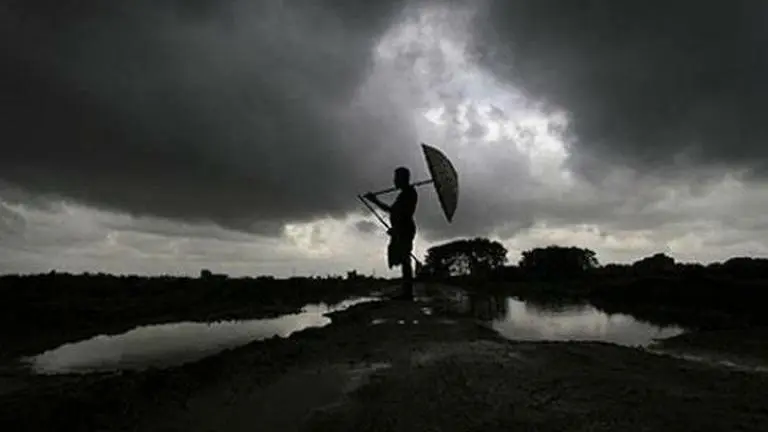 IMD issues very heavy rain fall red alert for two south states for 7th of October